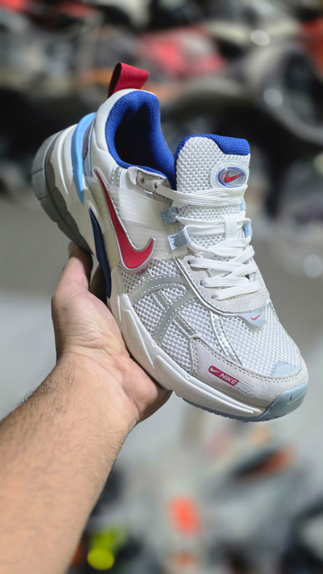 کتونی نایک وی تو کی مسترکوالیتیNike V2k Runساخت ویتنام وارداتی سایز 42 فروش تکی و عمده ضمانت اصالت کالا بالاترین کیفیت درجه ۱