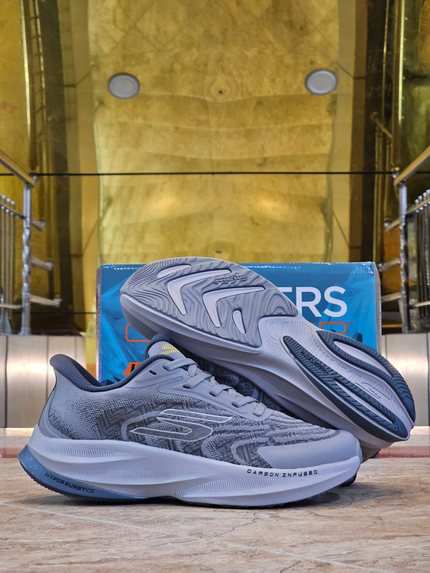 کتونی اسکیچرزهایپربرست کربن رانینگ و پیاده روییSkechers Hyper Burst Carbonساخت ویتنام وارداتی سایز ۴۰الی ۴۵فروش تکی و عمده ضمانت کیفیت کالا