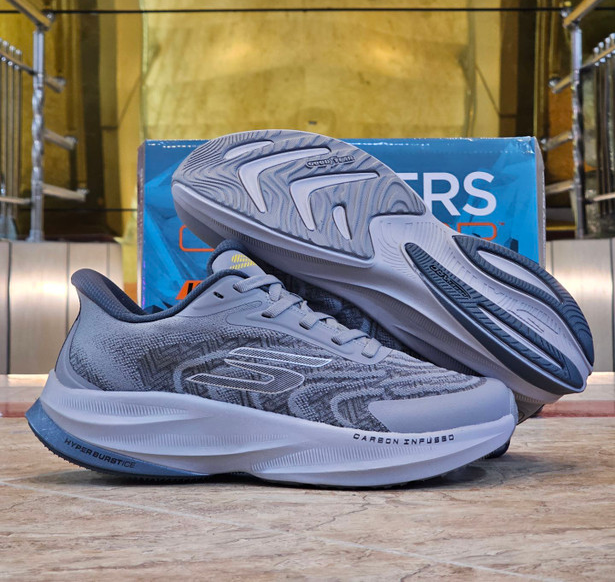 کتونی اسکیچرزهایپربرست کربن رانینگ و پیاده روییSkechers Hyper Burst Carbonساخت ویتنام وارداتی سایز ۴۰الی ۴۵فروش تکی و عمده ضمانت کیفیت کالا