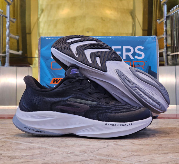 کتونی اسکیچرزهایپربرست کربن رانینگ و پیاده روییSkechers Hyper Burst Carbonساخت ویتنام وارداتی سایز ۴۰الی ۴۵فروش تکی و عمده ضمانت کیفیت کالا