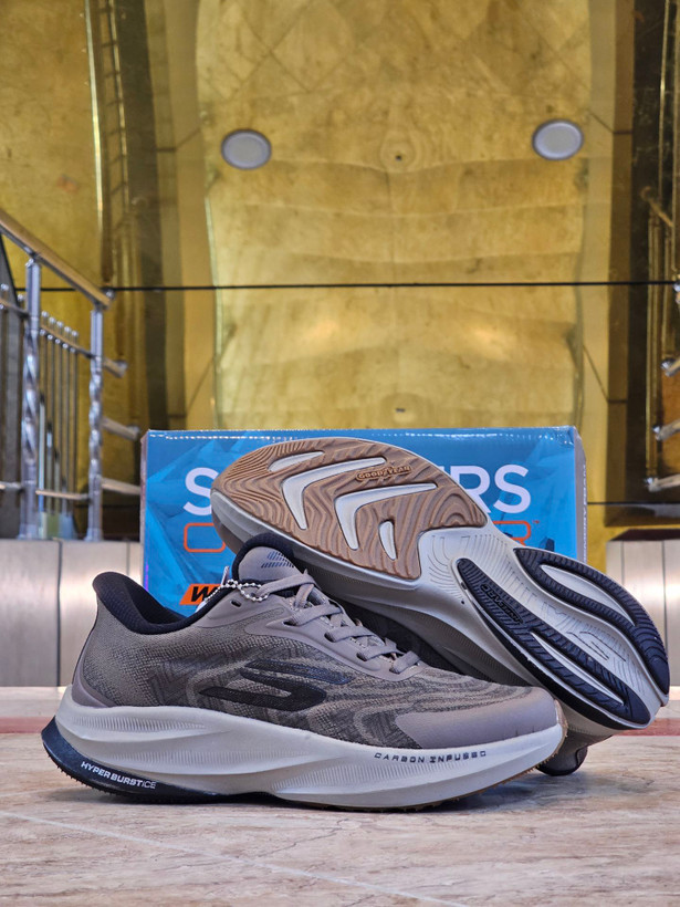 کتونی اسکیچرزهایپربرست کربن Skechers Hyper Burst Carbon رانینگ و پیاده رویی ساخت ویتنام وارداتی سایز ۴۰الی ۴۵فروش تکی و عمده ضمانت کیفیت کالا