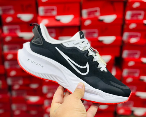 کتونی نایک لبخندی زوم ایکس Nike Zoom X ساخت ویتنام وارداتی سایز۴۰ الی ۴۵فروش تکی و عمده ضمانت کیفیت کالا