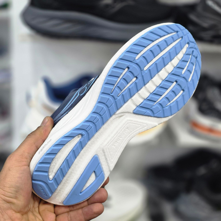 کتونی رانینگ و پیاده روی ساکونی مدل راید ۱۸ Saucony Ride 18 / ضمانت کیفیت کالا / فروش عمده و تک / سایز بندی ۴۰ ۴۱ ۴۲ ۴۳ ۴۴ ۴۵