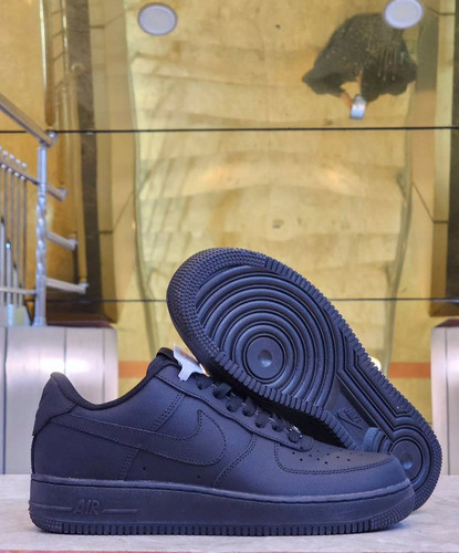 کتونی نایک ایرفورس مسترکوالیتیNike Air forceرنگ مشکی کلاسیک/Nike Air force/ساخت ویتنام وارداتی رویه چرم سایز ۴۱/مشکی کلاسیک/فروش تکی و عمده/ضمانت کیفیت کالا