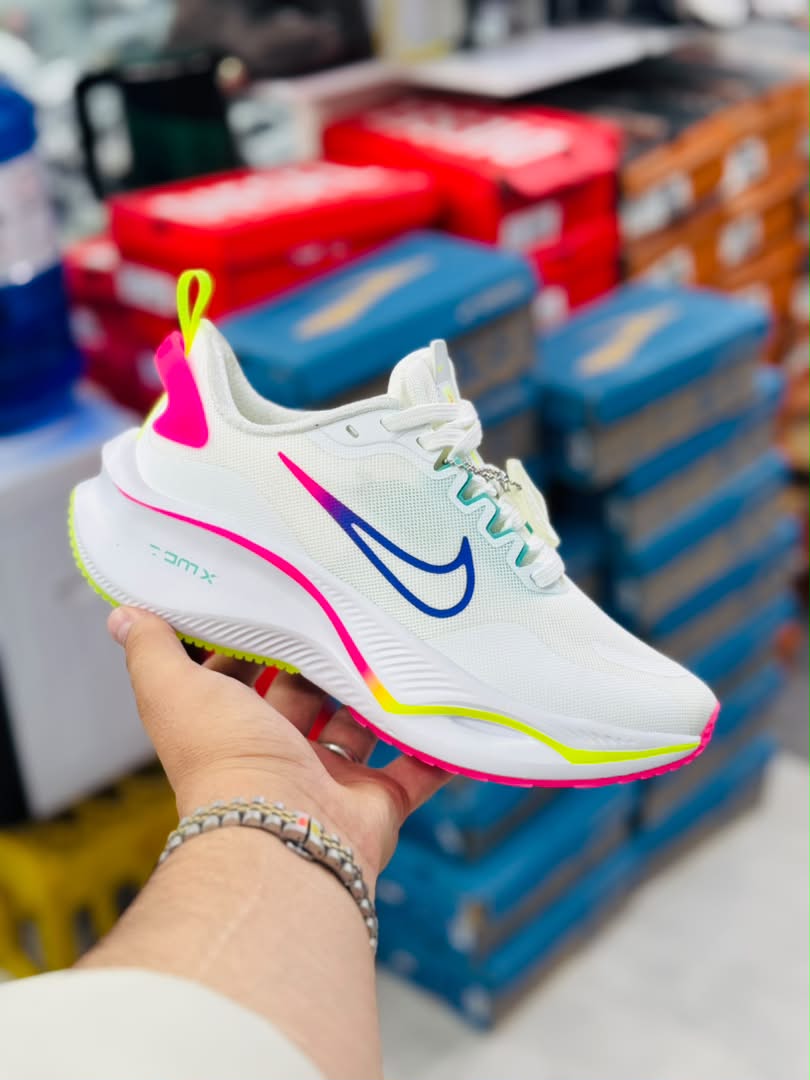 کتونی نایک لبخندی زوم ایکس Nike Zoom X ساخت ویتنام وارداتی سایز۳۷ الی ۴۰فروش تکی و عمده ضمانت کیفیت کالا