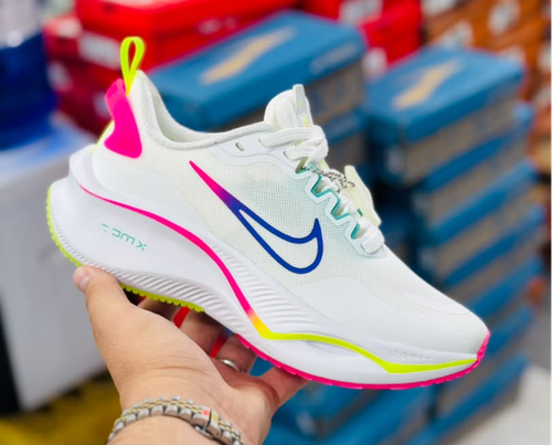 کتونی نایک لبخندی زوم ایکس Nike Zoom X ساخت ویتنام وارداتی سایز۳۷ الی ۴۰فروش تکی و عمده ضمانت کیفیت کالا
