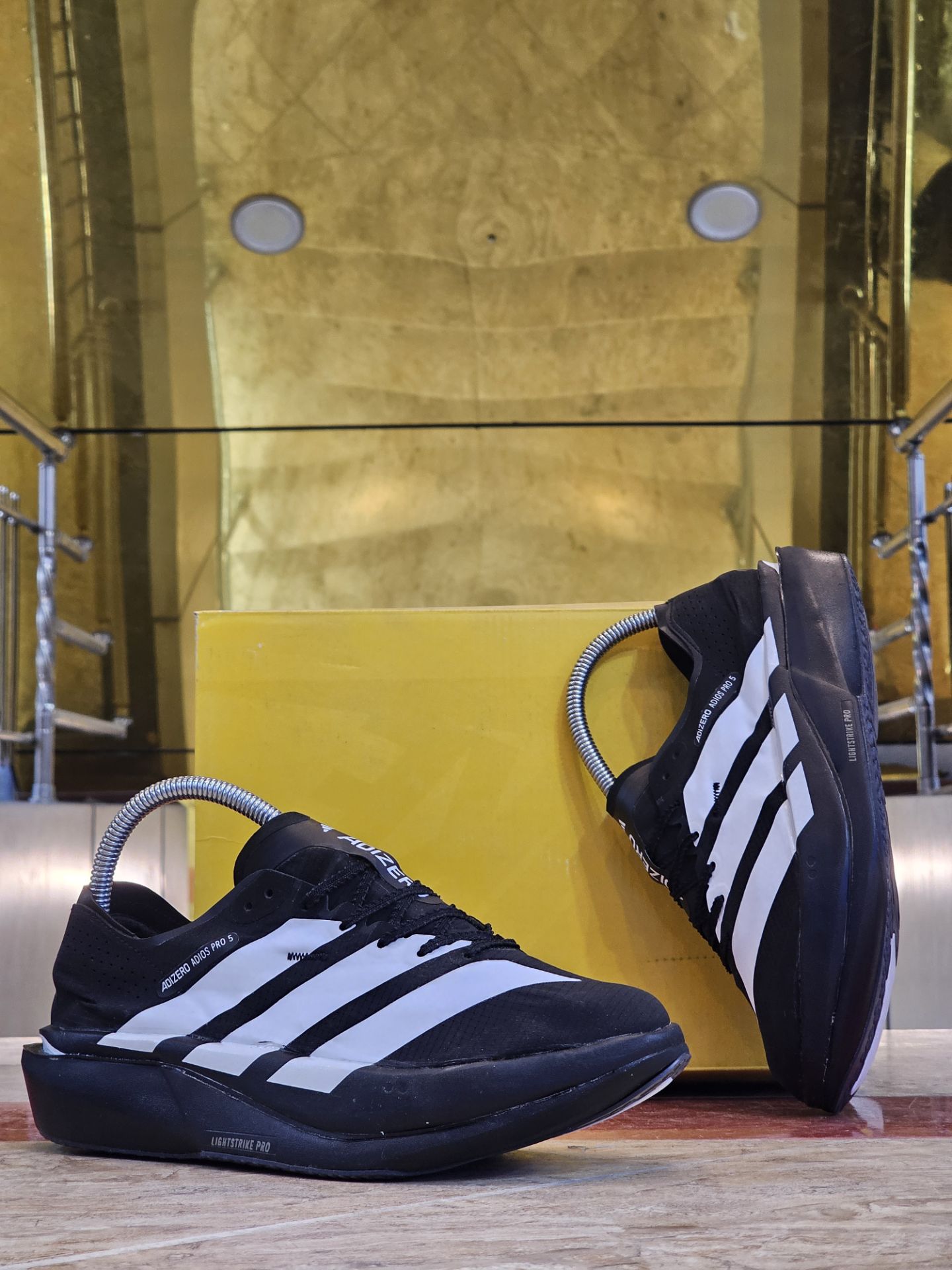 کتونی آدیداس آدی زیرو پرو ۵مسترکوالیتیAdidas adizero pro 5ساخت ویتنام وارداتی سایز۴۰ الی ۴۵ ضمانت کیفیت کالا فروش تکی و عمده