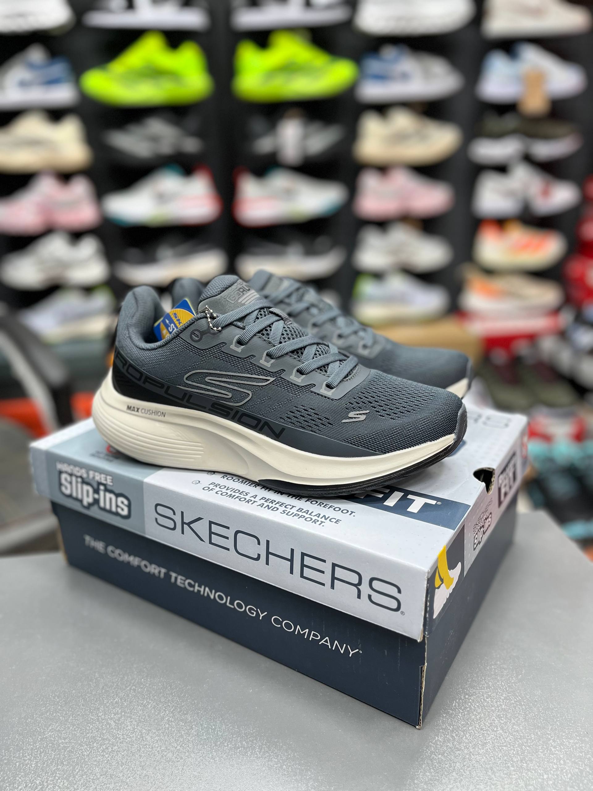 کتونی اسکیچرزمکث کوشن پروپالشن Skechers Max Cushioning Propulsionوارداتی ساخت ویتنام سایز ۴۰ الی ۴۵فروش تکی و عمده ضمانت و کیفیت کالا