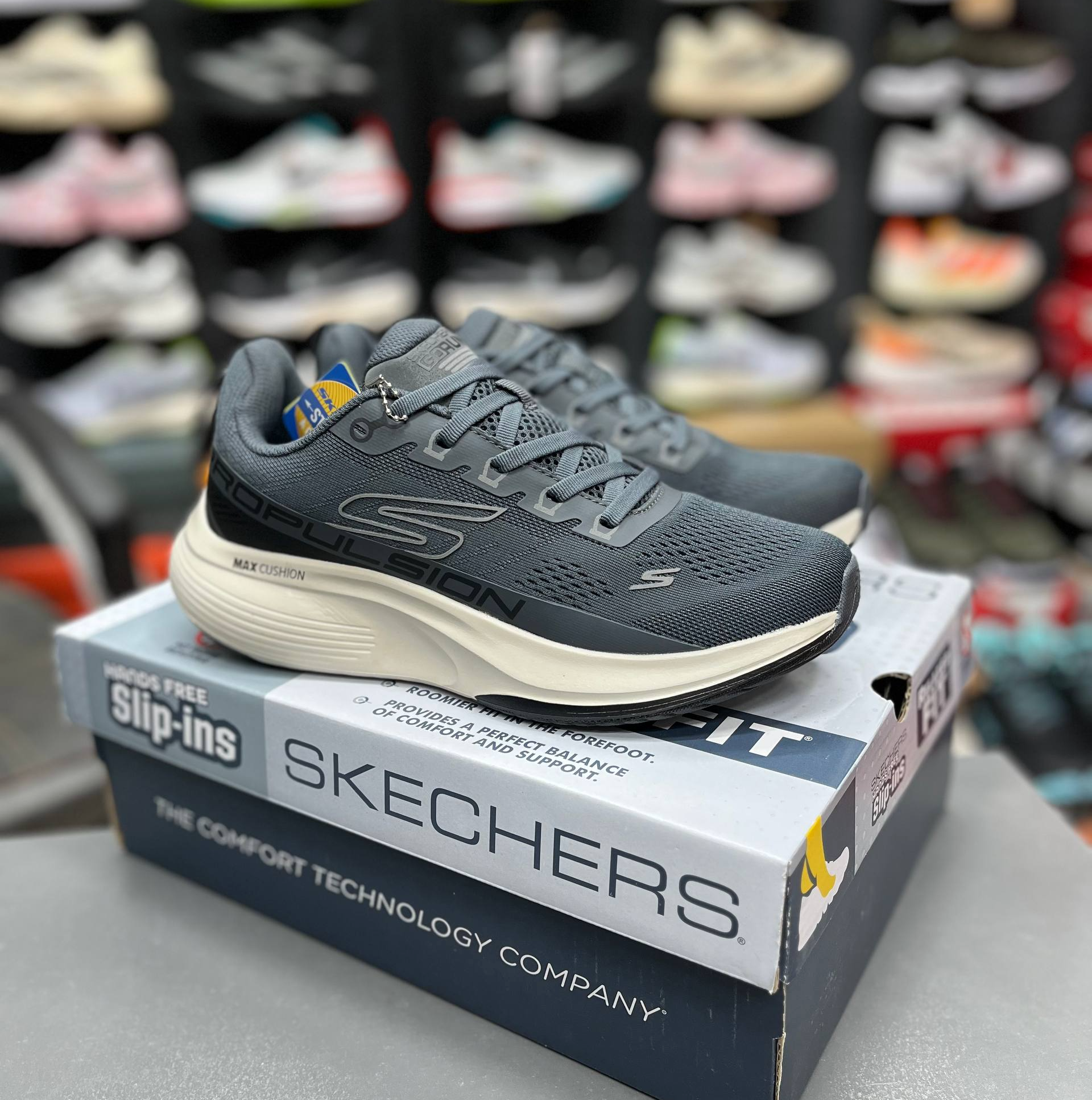 کتونی اسکیچرزمکث کوشن پروپالشن Skechers Max Cushioning Propulsionوارداتی ساخت ویتنام سایز ۴۰ الی ۴۵فروش تکی و عمده ضمانت و کیفیت کالا