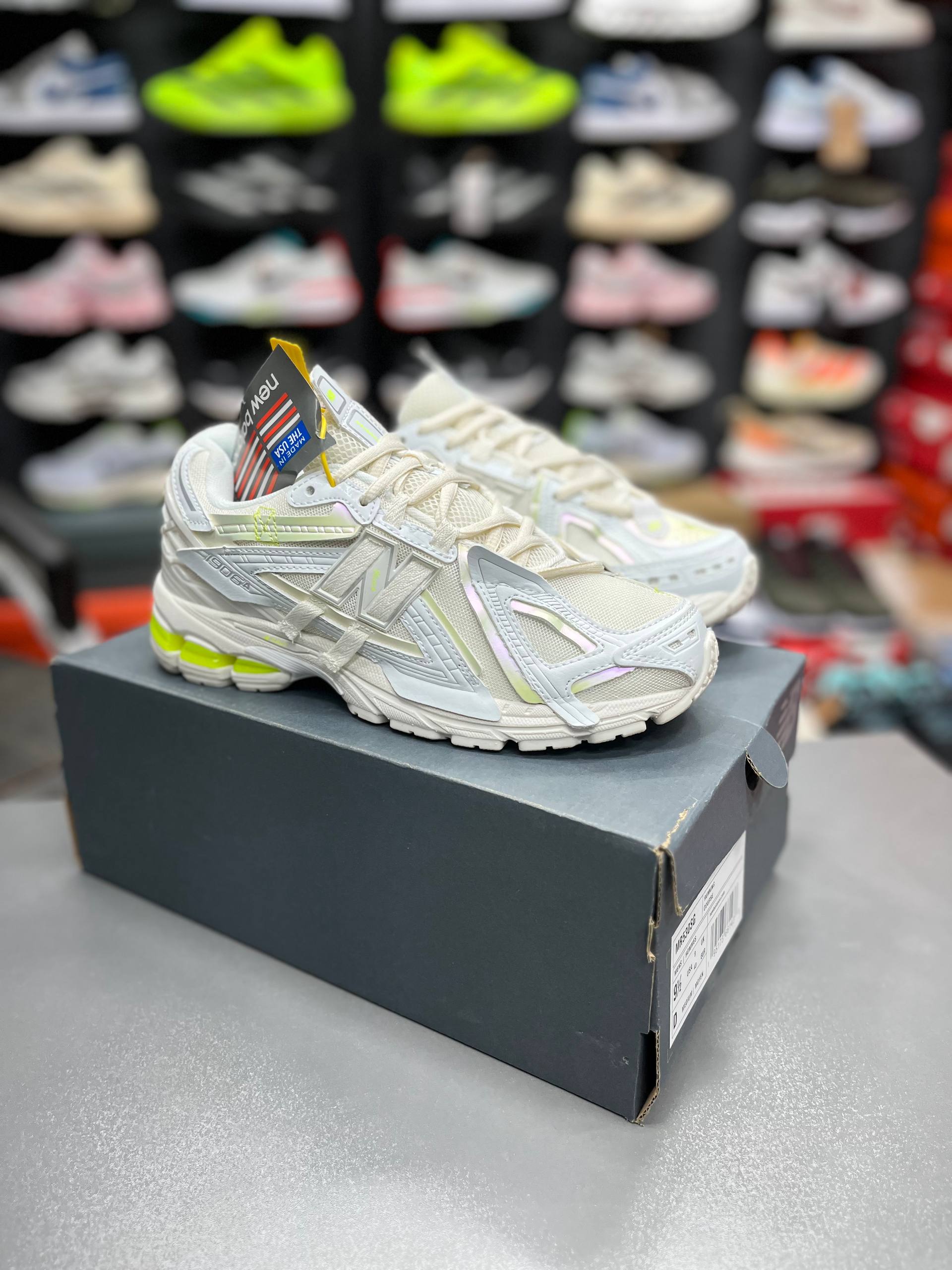 کتونی نیوبالانس ۱۹۰۶ مسترکوالیتیNewbalance 1906 ساخت ویتنام وارداتی سایز ۴۰ الی ۴۵ فروش تکی و عمده ضمانت کیفیت کالا
