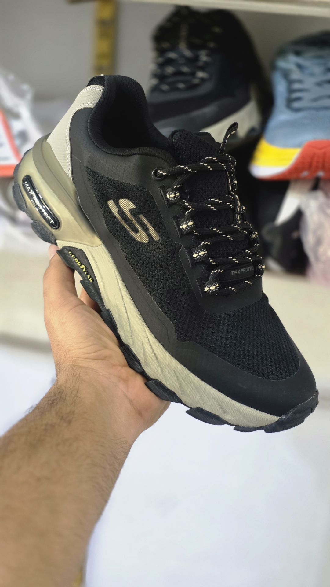 کتونی اسکیچرز مکس پروتکتSkechers Max Protect Goodyearساخت ویتنام وارداتی سایز ۴۵بالاترین کیفیت مسترکوالیتی Aضمانت اصالت کالافروش تکی و عمده