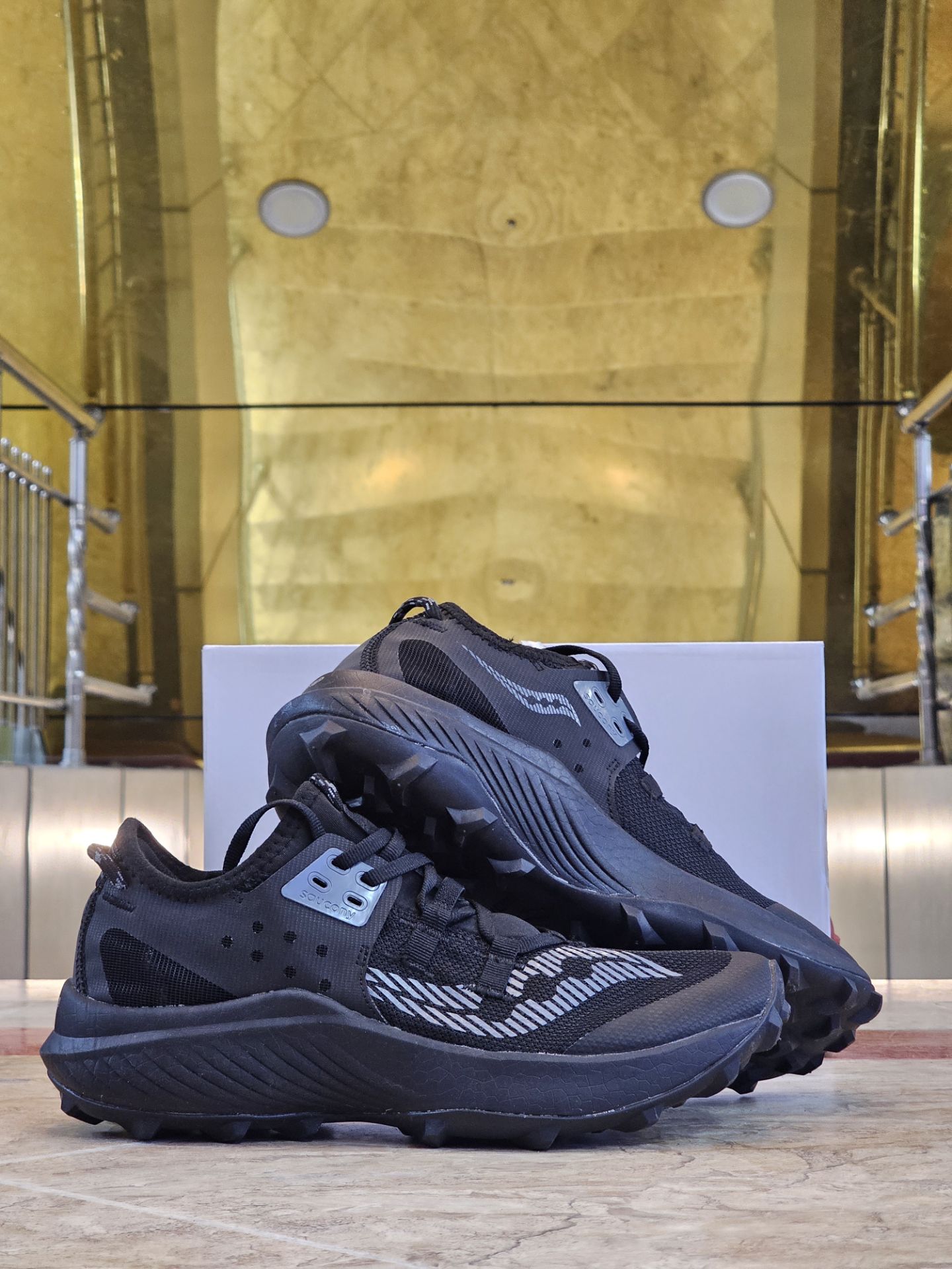 کتونی ساکونی اندورفین ریفت مسترکوالیتی saucony endorphin rift ساخت ویتنام وارداتی سایز ۴۰ الی ۴۵ضمانت کیفیت کالا فروش تکی و عمده