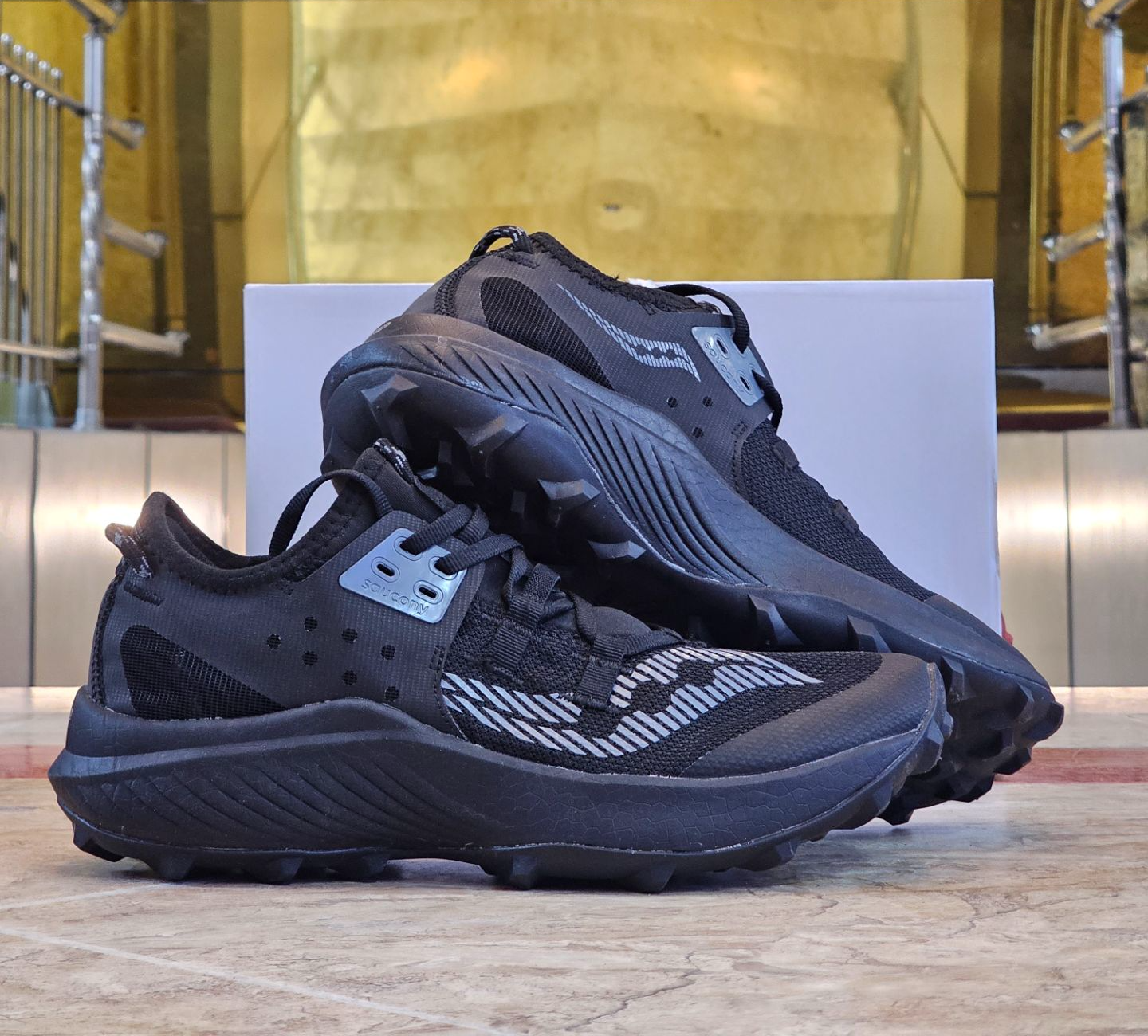 کتونی ساکونی اندورفین ریفت مسترکوالیتی saucony endorphin rift ساخت ویتنام وارداتی سایز ۴۰ الی ۴۵ضمانت کیفیت کالا فروش تکی و عمده