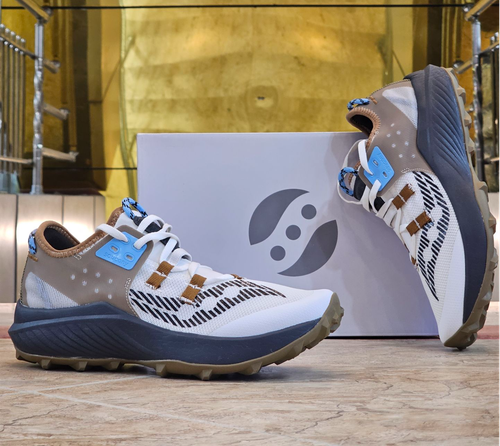 کتونی ساکونی اندورفین ریفت مسترکوالیتی saucony endorphin rift ساخت ویتنام وارداتی سایز ۴۰ الی ۴۵ضمانت کیفیت کالا فروش تکی و عمده