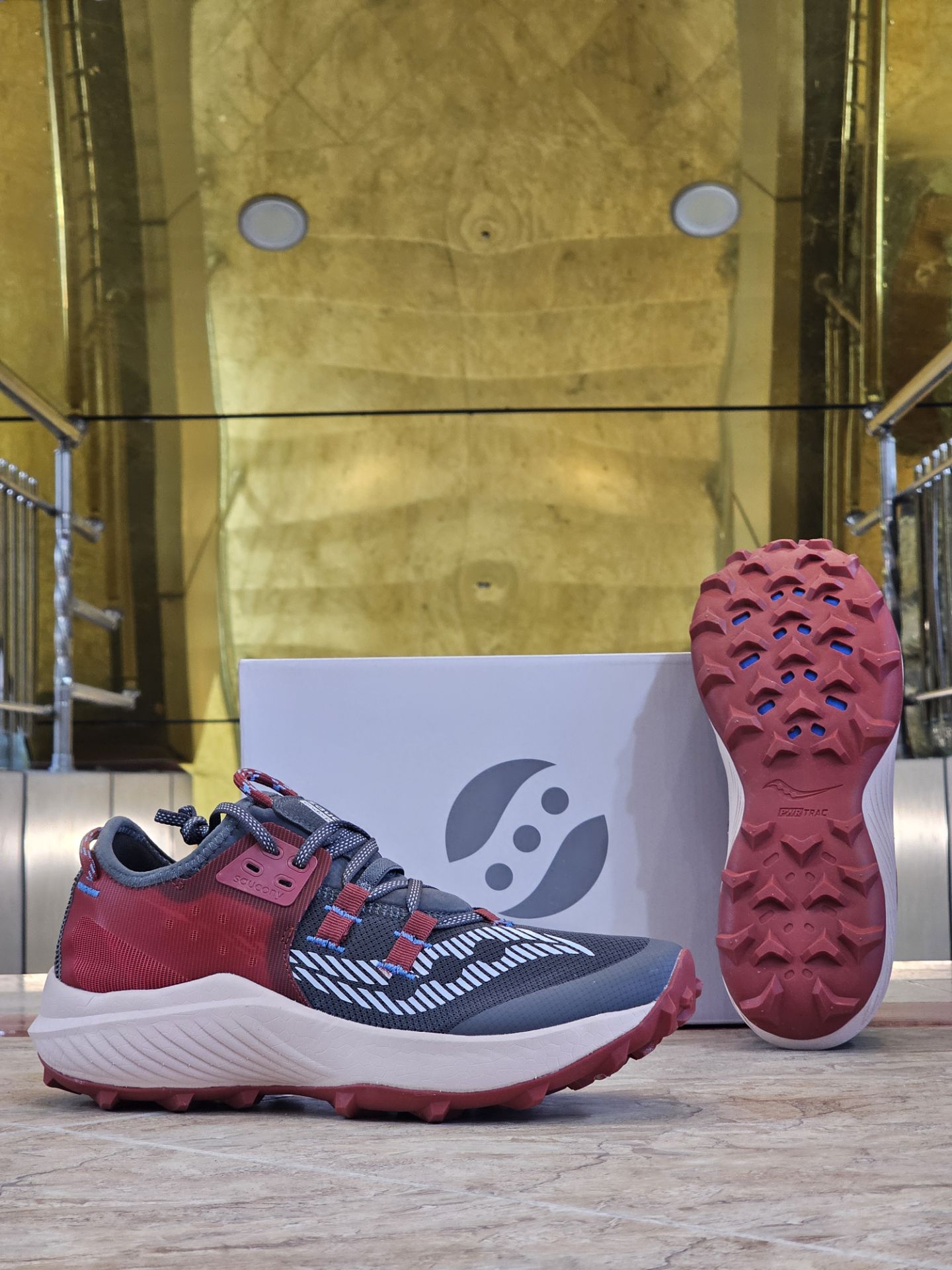 کتونی ساکونی اندورفین ریفت مسترکوالیتی saucony endorphin rift ساخت ویتنام وارداتی سایز ۴۰ الی ۴۵ضمانت کیفیت کالا فروش تکی و عمده