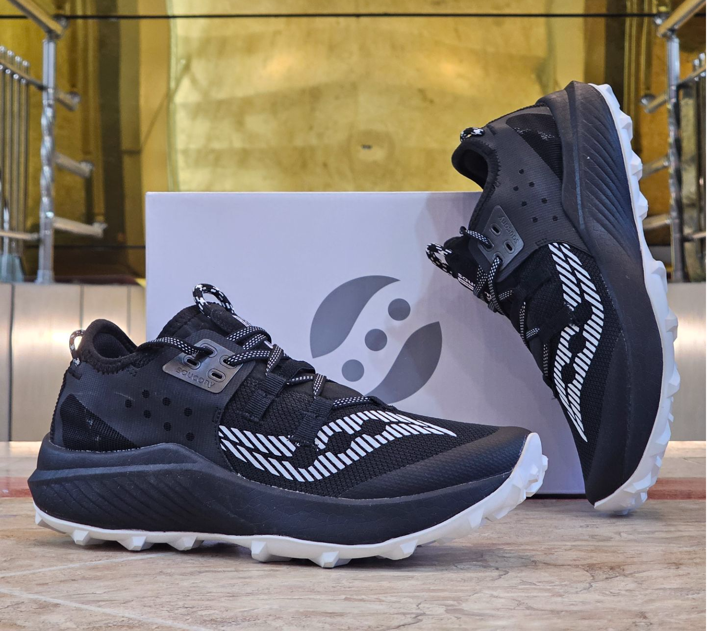 کتونی ساکونی اندورفین ریفت مسترکوالیتی saucony endorphin rift ساخت ویتنام وارداتی سایز ۴۰ الی ۴۵ضمانت کیفیت کالا فروش تکی و عمده