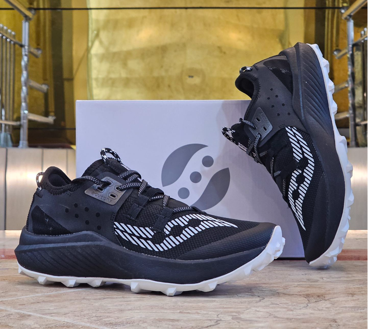 کتونی ساکونی اندورفین ریفت مسترکوالیتی saucony endorphin rift ساخت ویتنام وارداتی سایز ۴۰ الی ۴۵ضمانت کیفیت کالا فروش تکی و عمده