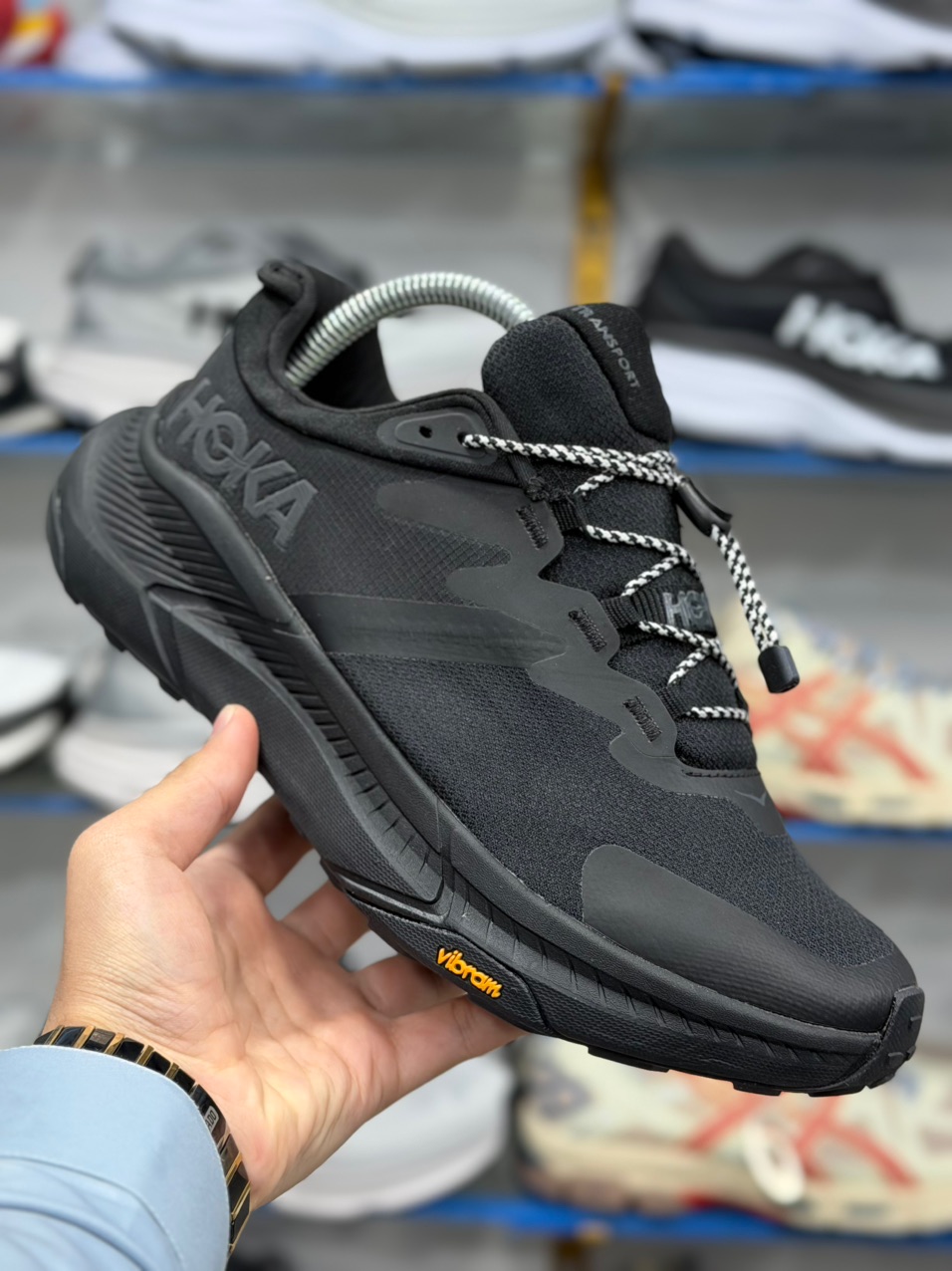 کتونی هوکا ترنسپورت مسترکوالیتی HOKA Transport goretexساخت ویتنام وارداتی زیره ویبرام ضد آب کیفیت عالی سایز 40 الی ۴۵فروش تکی و عمده ضمانت کیفیت کالا
