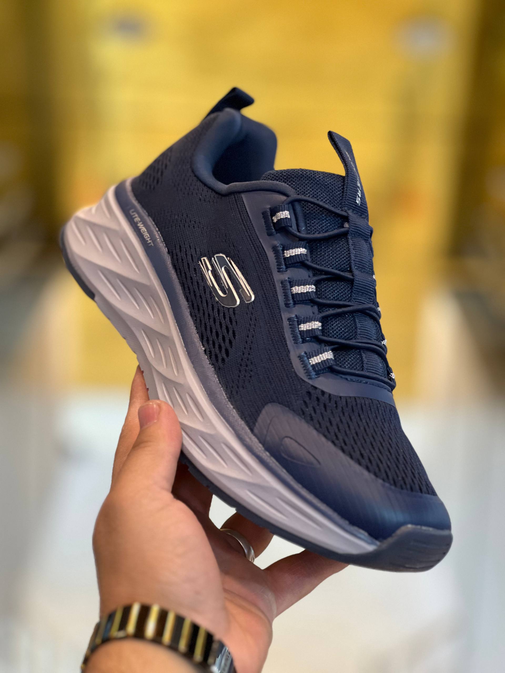 کتونی اسکیچرز ارچ فیت برزنتی ضد آب طبی و سبکSkechers Archfit Airmaxساخت ویتنام وارداتی سایز ۴۰ الی ۴۵ فروش تکی و عمده ضمانت کیفیت کالا