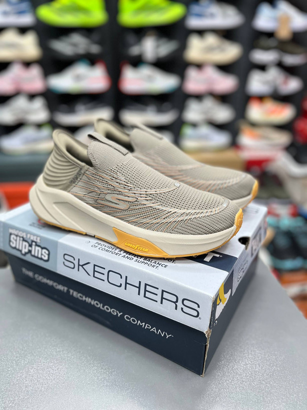 کتونی طبی اسکیچرزبدون بند اسلیپ مسترکوالیتیSkechers Slip-insوارداتی ساخت ویتنام طبی و بدون بند سایز۴۰ الی ۴۵ فروش تکی و عمده ضمانت کیفیت کالا