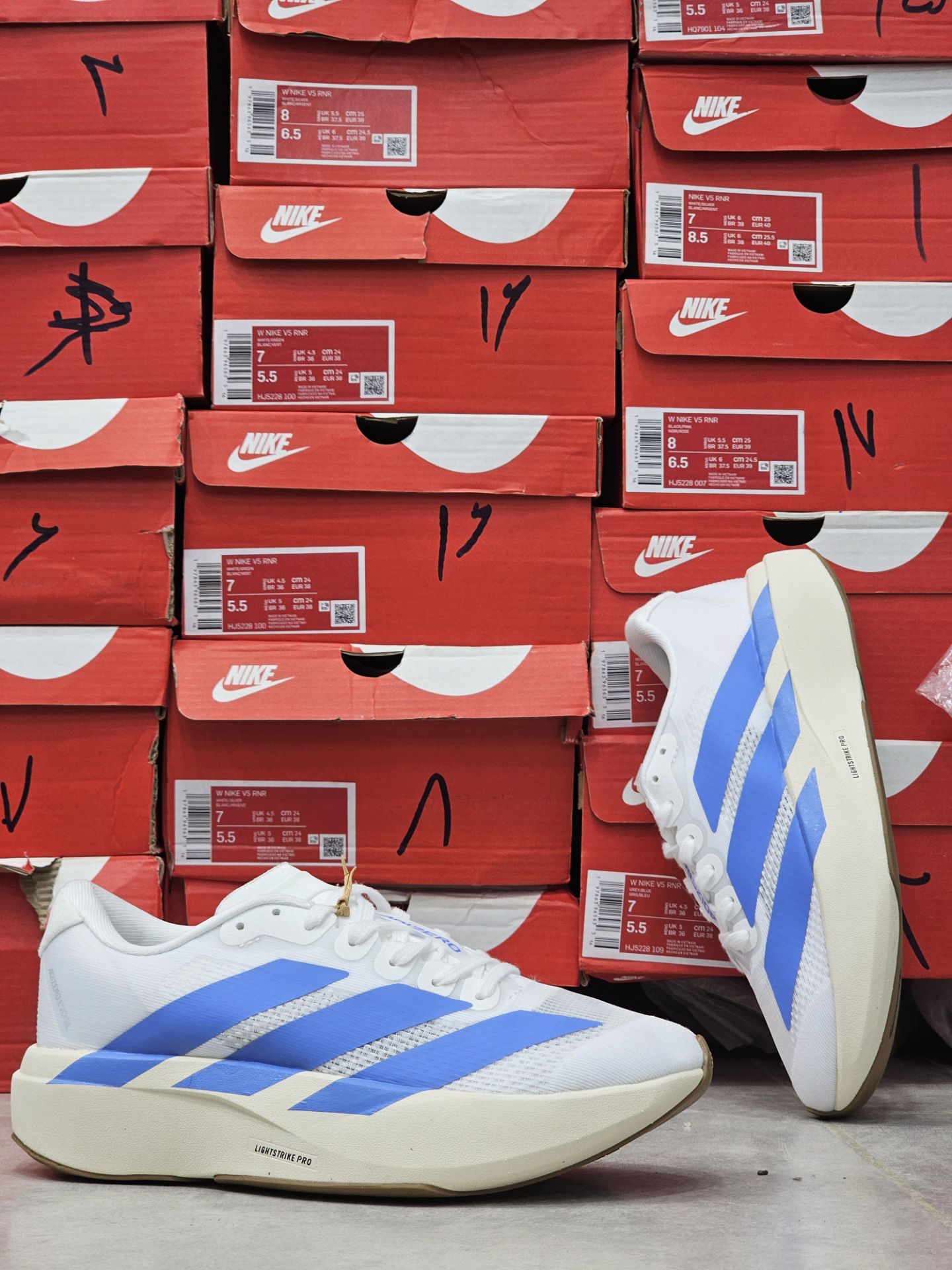 کتونی آدیداس آدیزیرو مسترکوالیتی Adidas Adizero EVOSLساخت ویتنام وارداتی سایز ۳۸ الی ۴۵ ست جذاب زنانه و مردانه ضمانت کالا فروش تکی و عمده بالاترین کیفیت مسترکوالیتی A