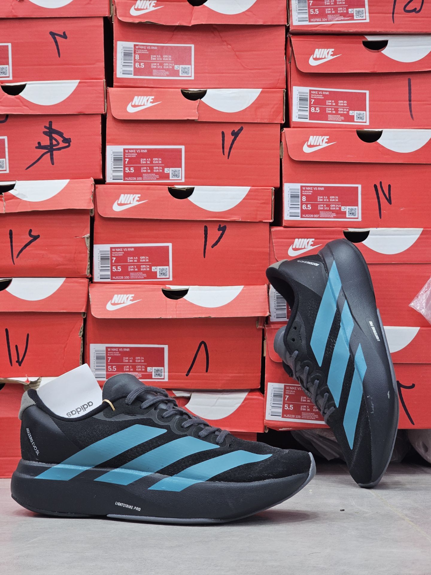 کتونی آدیداس آدیزیرو مسترکوالیتی Adidas Adizero EVOSLساخت ویتنام وارداتی سایز ۳۸ الی ۴۵ ست جذاب زنانه و مردانه ضمانت کالا فروش تکی و عمده بالاترین کیفیت مسترکوالیتی A