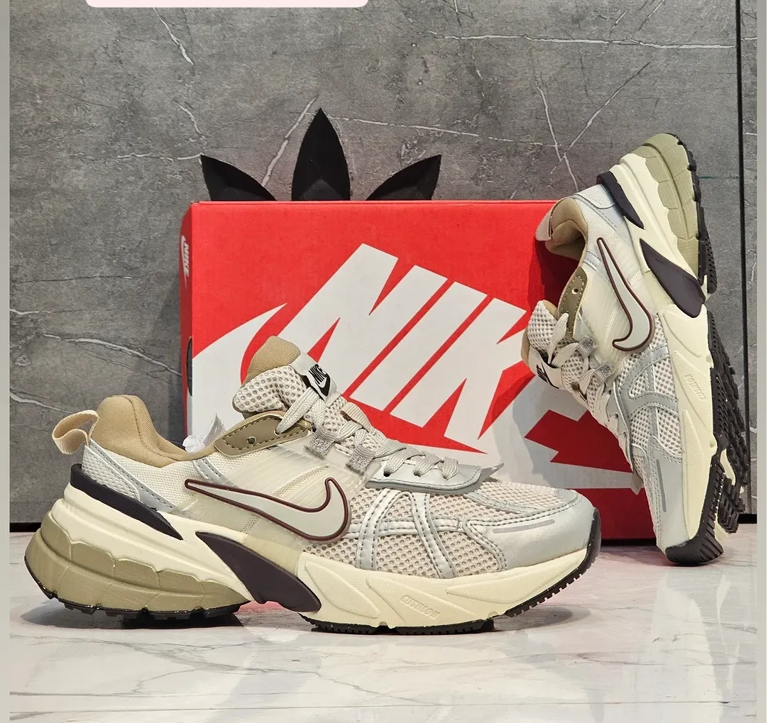کتونی نایک وی تو کی Nike V2k Runساخت ویتنام وارداتی سایز 37الی۴۵ فروش تکی و عمده ضمانت اصالت کالا بالاترین کیفیت درجه ۱