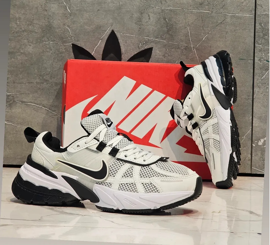 کتونی نایک وی تو کی Nike V2k Runساخت ویتنام وارداتی سایز 37الی۴۵ فروش تکی و عمده ضمانت اصالت کالا بالاترین کیفیت درجه ۱