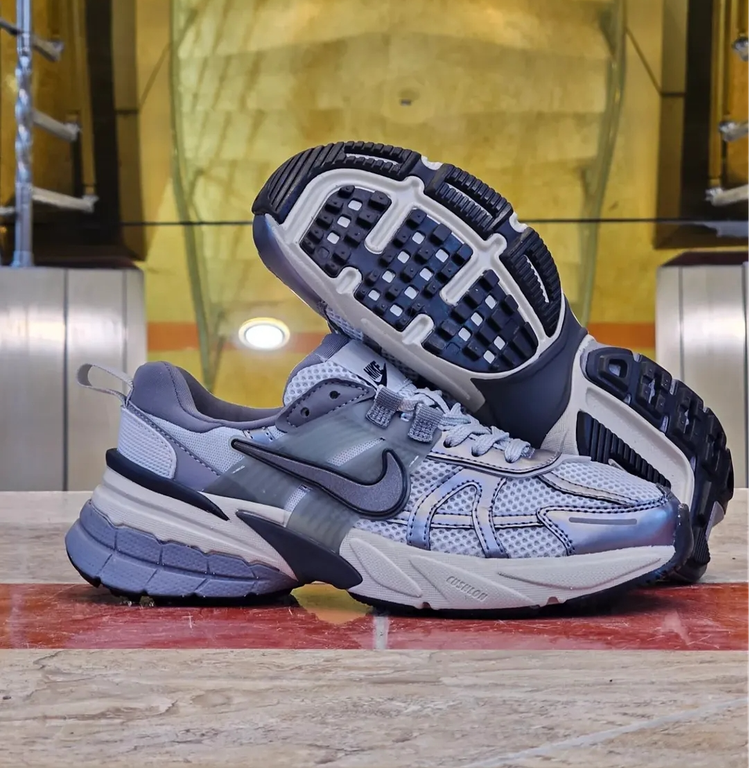 کتونی نایک وی تو کی Nike V2k Runساخت ویتنام وارداتی سایز 37الی۴۵ فروش تکی و عمده ضمانت کیفیت کالا