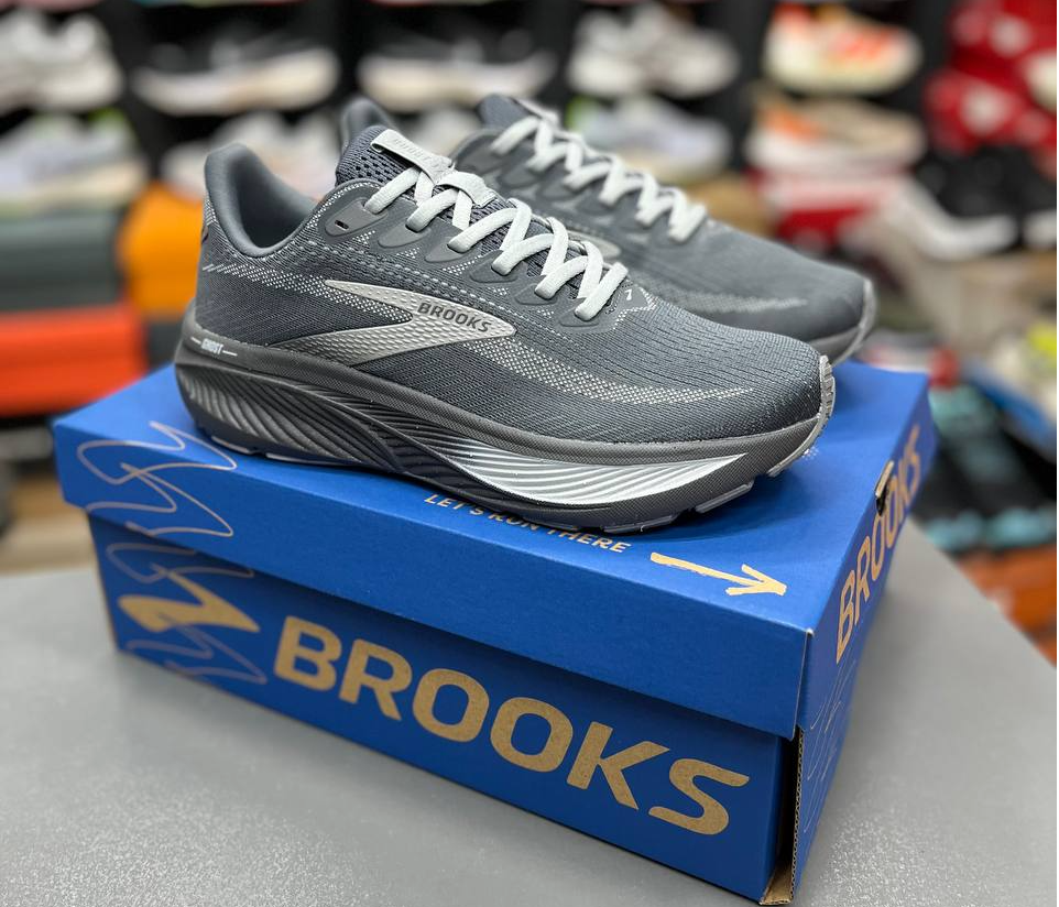 کتونی بروکس گاست ۱۷ مسترکوالیتیBrooks ghost 17ساخت ویتنام وارداتی سایز ۳۹ الی ۴۵ضمانت کیفیت کالا فروش تکی و عمده
