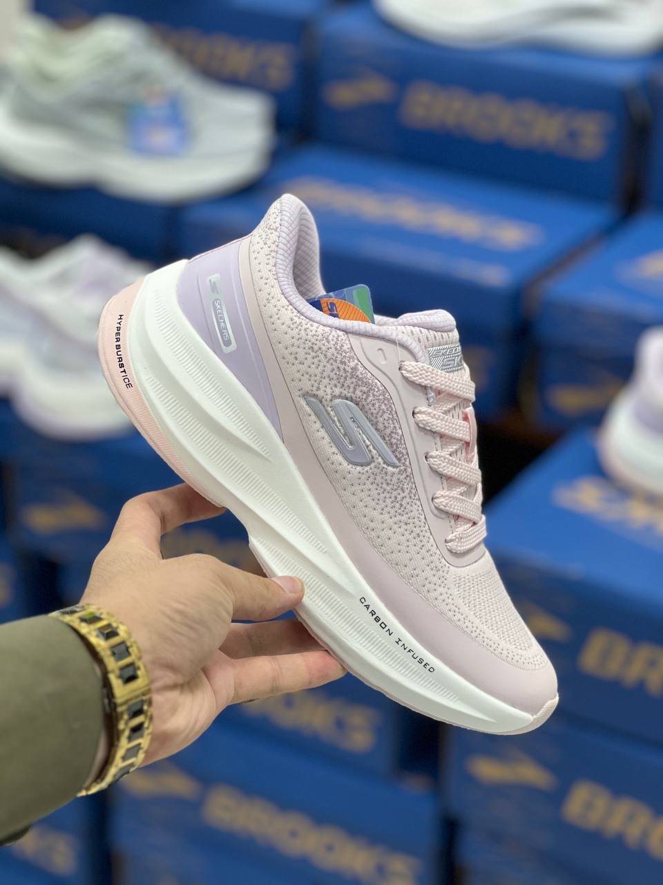 کتونی زنانه اسکیچرز هایپر برست کربن skechers Hyper Burst carbonساخت ویتنام وارداتی سایز۳۷ الی ۴۰ فروش تکی و عمده ضمانت کیفیت کالا