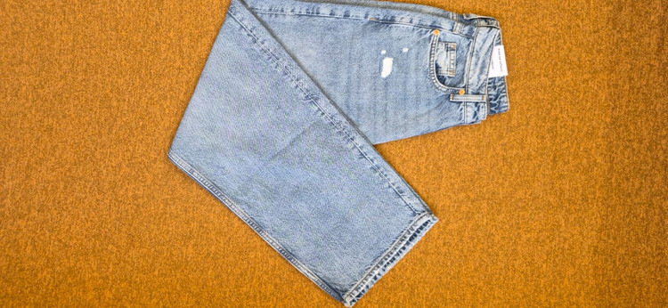 شلوار جین مدل نیم بگ اورجینال برند دنیم DENIMساخت پاکستان کیفیت درجه یک سایز ۳۶الی ۴۸ قد ۱۰۵ رنگ آبی روشن