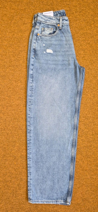 شلوار جین مدل نیم بگ اورجینال برند دنیم DENIMساخت پاکستان کیفیت درجه یک سایز ۳۶الی ۴۸ قد ۱۰۵ رنگ آبی روشن