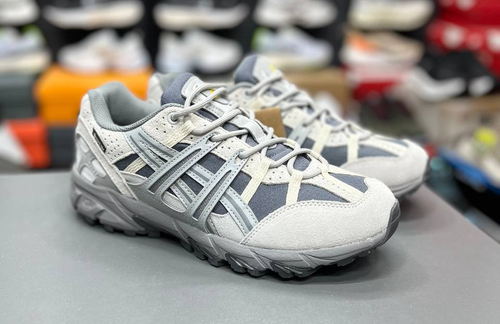 کتونی هوکا ترانسپورت مسترکوالیتی HOKA Transport goretexساخت ویتنام وارداتی زیره ویبرام ضد آب کیفیت عالی سایز 40 الی ۴۵فروش تکی و عمده ضمانت کیفیت کالا