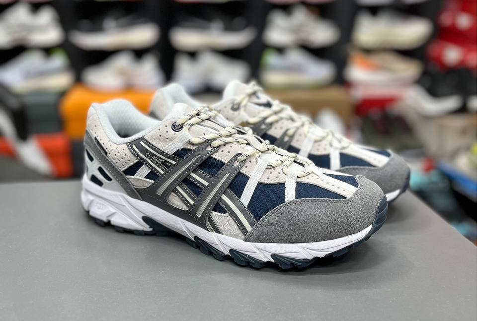 کتونی هوکا ترانسپورت مسترکوالیتی HOKA Transport goretexساخت ویتنام وارداتی زیره ویبرام ضد آب کیفیت عالی سایز 40 الی ۴۵فروش تکی و عمده ضمانت کیفیت کالا