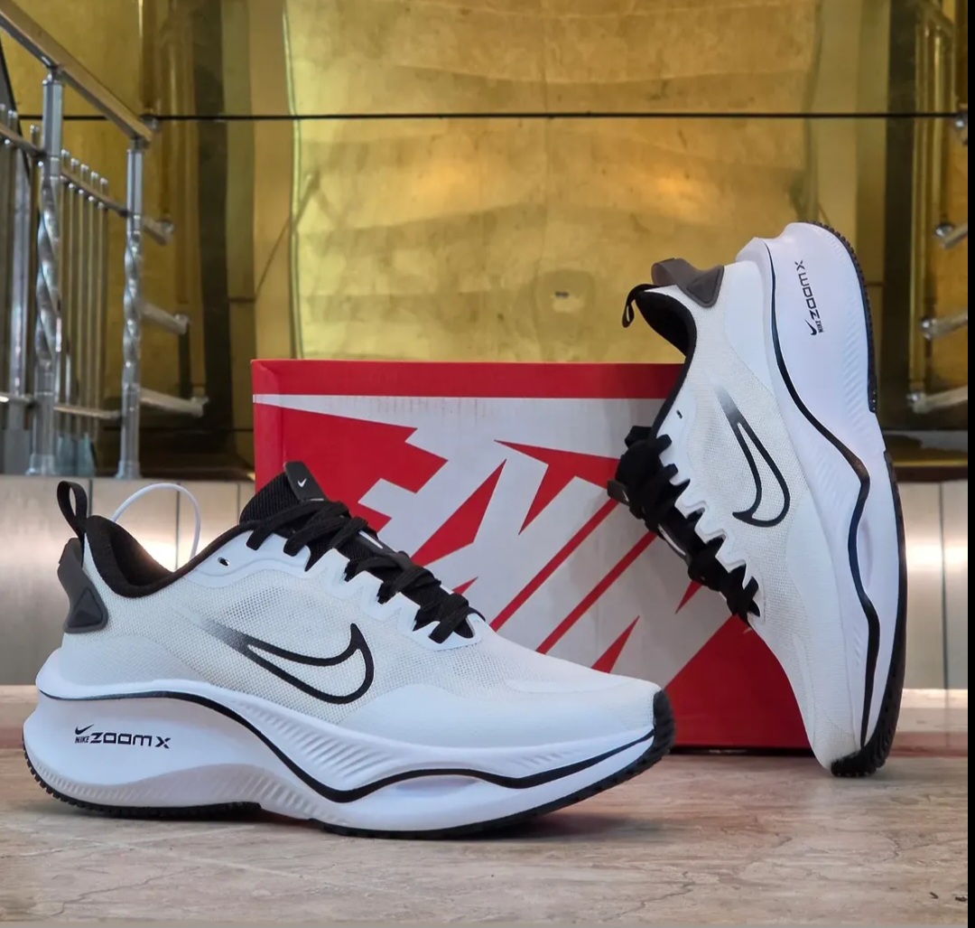کتونی نایک لبخندی زوم ایکس Nike Zoom X ساخت ویتنام وارداتی سایز۴۰ الی ۴۵فروش تکی و عمده ضمانت کیفیت کالا