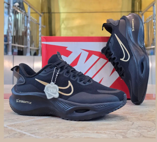 کتونی نایک لبخندی زوم ایکس Nike Zoom X ساخت ویتنام وارداتی سایز۴۰ الی ۴۵فروش تکی و عمده ضمانت کیفیت کالا