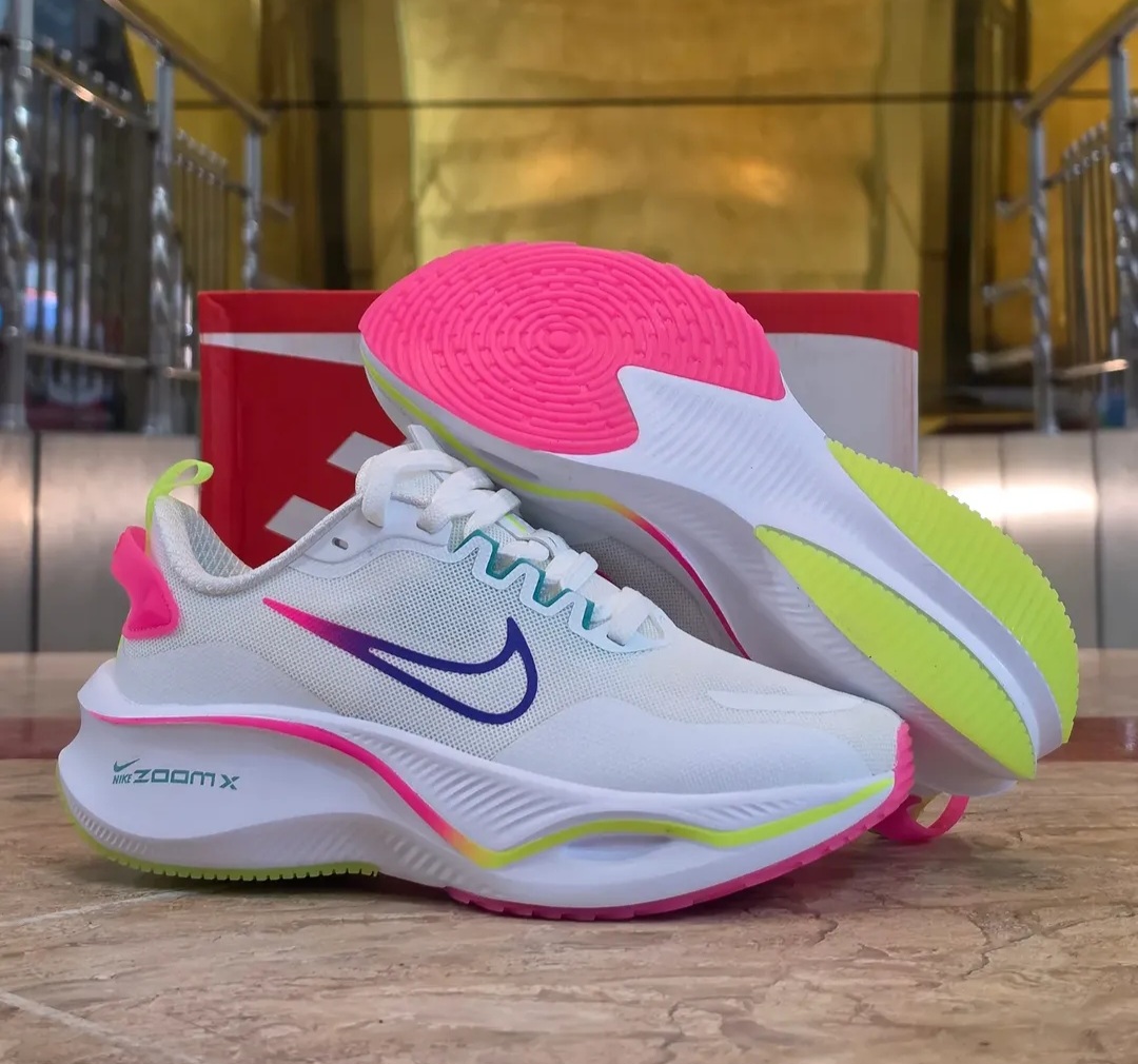 کتونی نایک لبخندی زوم ایکس Nike Zoom X ساخت ویتنام وارداتی سایز۳۷ الی ۴۰فروش تکی و عمده ضمانت کیفیت کالا