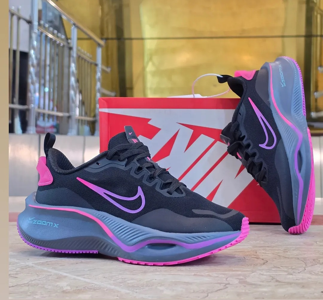 کتونی نایک لبخندی زوم ایکس Nike Zoom X ساخت ویتنام وارداتی سایز۳۷ الی ۴۰فروش تکی و عمده ضمانت کیفیت کالا