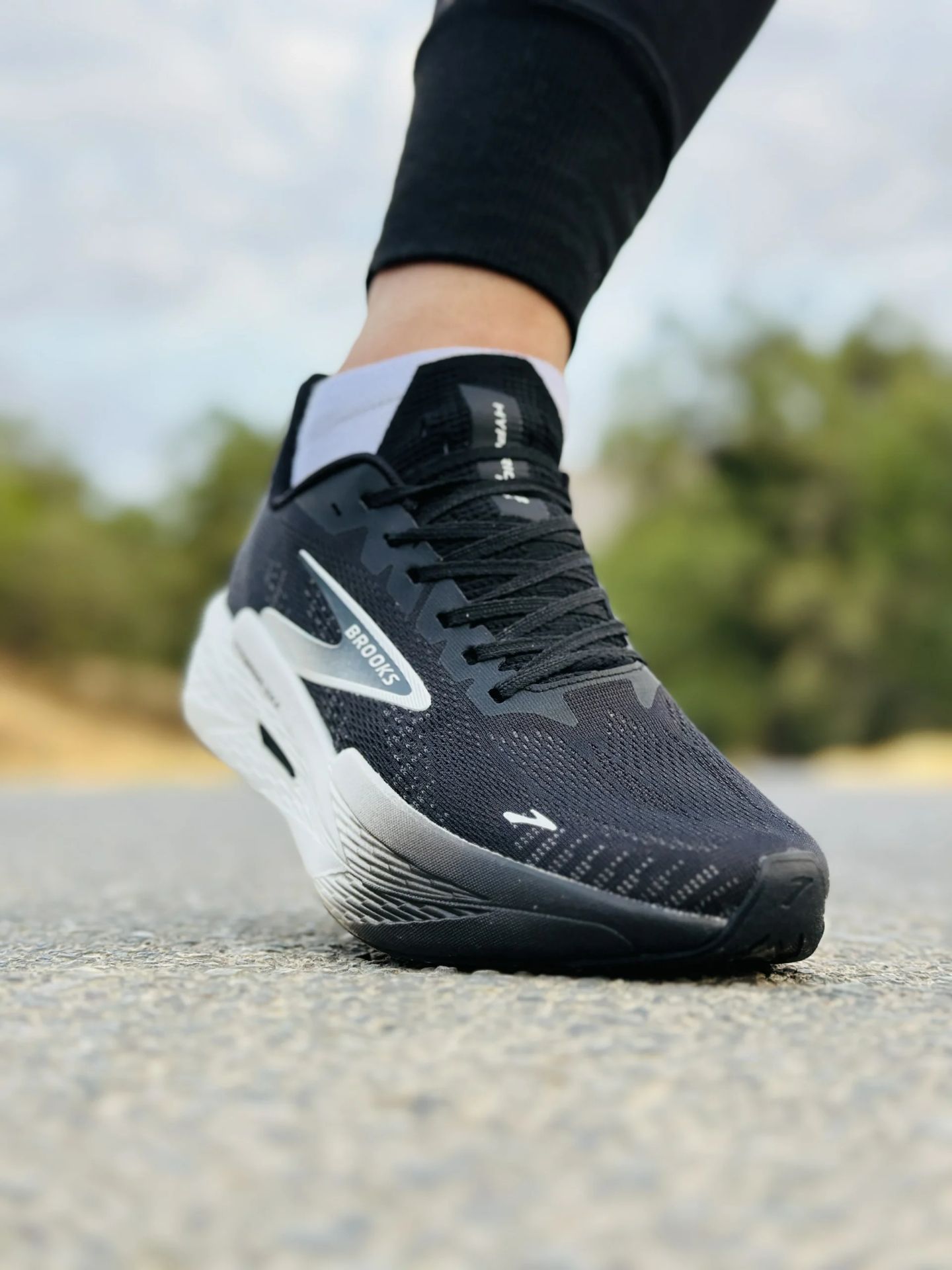 کتونی بروکس هایپریون مکس مسترکوالیتیBrooks Hyperion Maxساخت ویتنام وارداتی سایز۴۰الی ۴۵فروش تکی و عمده ضمانت کیفیت کالا