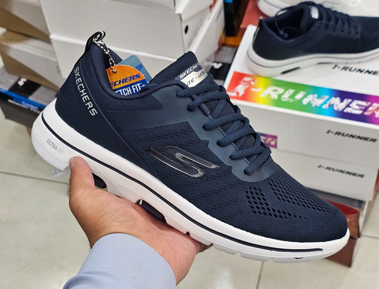 کتونی اسکیچرز اولترا گو مسترکوالیتیSkechers Ultra Goساخت ویتنام وارداتی سایز ۴۳الی ۴۸ فروش تکی و عمده ضمانت اصالت کالا کیفیت مسترکوالیتی درجه ۱