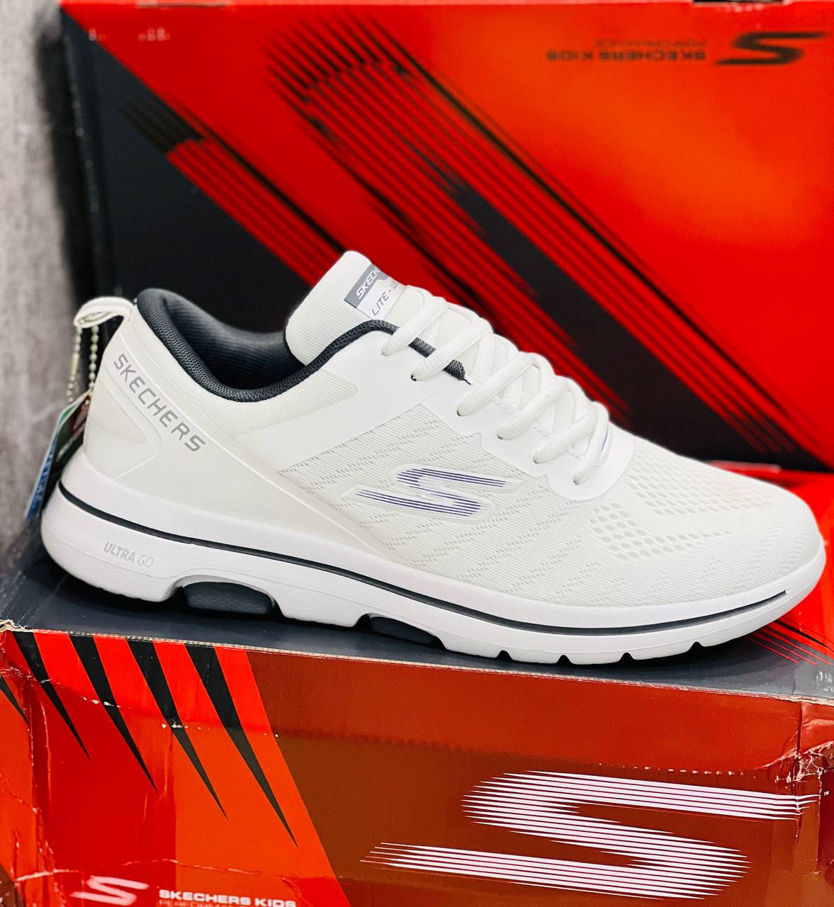 کتونی اسکیچرز اولترا گو مسترکوالیتیSkechers Ultra Goساخت ویتنام وارداتی سایز ۴۳الی ۴۸ فروش تکی و عمده ضمانت اصالت کالا کیفیت مسترکوالیتی درجه ۱