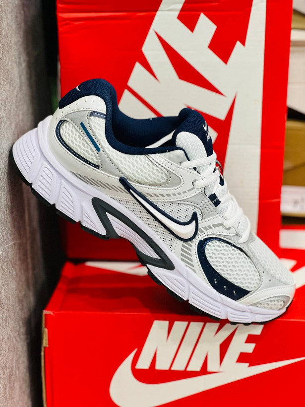 کتونی نایک وی فایو کی مسترکوالیتی Nike v5k run ساخت ویتنام وارداتی سایز۳۷الی45 ست زنانه و مردانه ضمانت کیفیت کالا فروش تکی و عمده