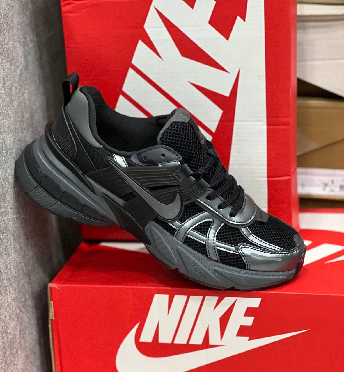 کتونی نایک وی فایو کی مسترکوالیتی Nike v5k run ساخت ویتنام وارداتی سایز۳۷الی45 ست زنانه و مردانه ضمانت کیفیت کالا فروش تکی و عمده