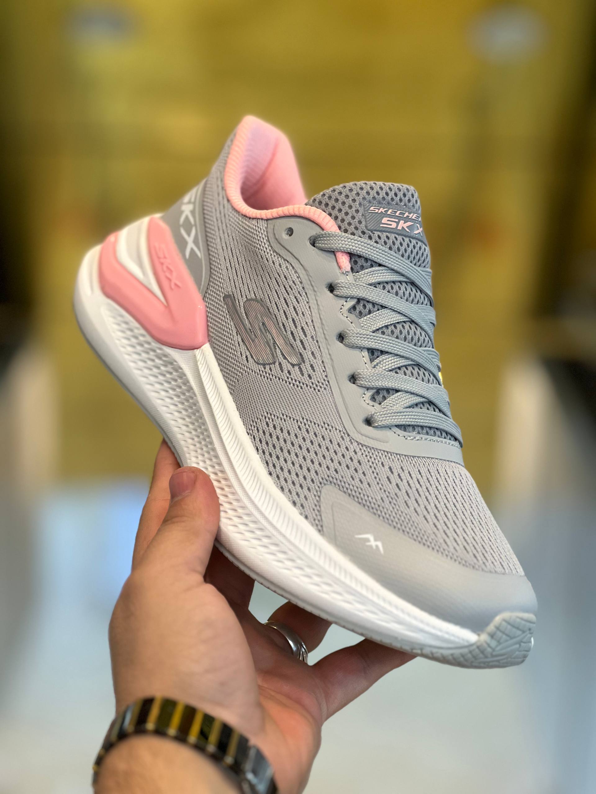 کتونی زنانه اسکیچرز مسترکوالیتی Skechers SKXساخت ویتنام وارداتی سایز۳۷ الی ۴۰فروش تکی و عمده ضمانت اصالت کالا بالاترین کیفیت درجه ۱