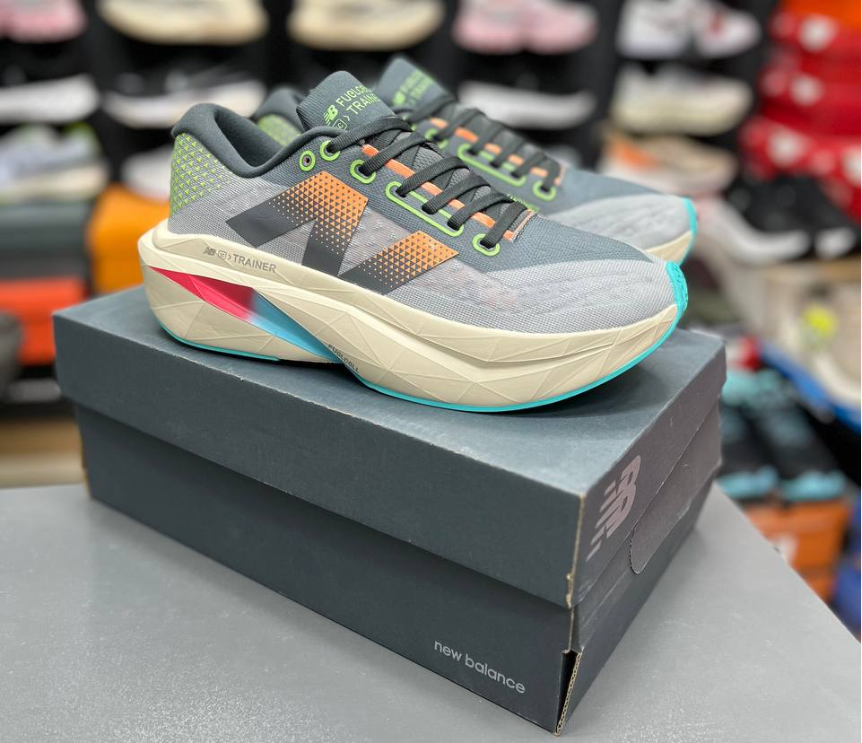 کتونی نیوبالانس الیت مسترکوالیتیNew Balance FuelCell SuperComp Elite v3ساخت ویتنام وارداتی سایز ۴۰ الی۴۵فروش تکی و عمده پایین ترین قیمت بالاترین کیفیت ضمانت اصالت کالا