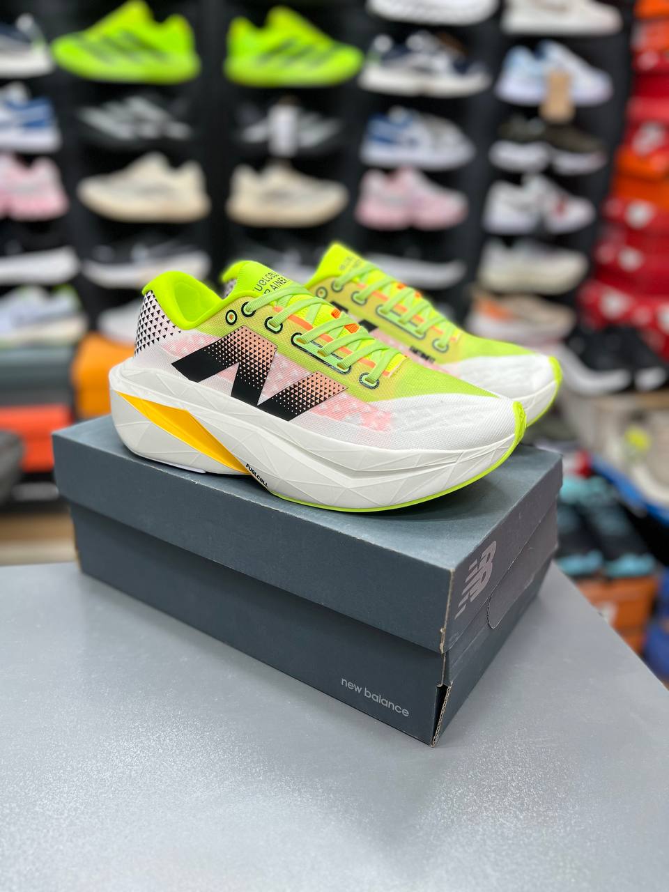 کتونی نیوبالانس الیت مسترکوالیتیNew Balance FuelCell SuperComp Elite v3ساخت ویتنام وارداتی سایز ۴۰ الی۴۵فروش تکی و عمده پایین ترین قیمت بالاترین کیفیت ضمانت اصالت کالا