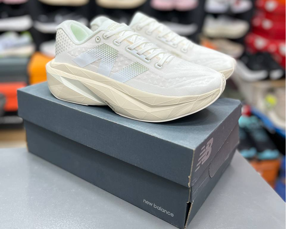 کتونی نیوبالانس الیت مسترکوالیتیNew Balance FuelCell SuperComp Elite v3ساخت ویتنام وارداتی سایز ۴۰ الی۴۵فروش تکی و عمده پایین ترین قیمت بالاترین کیفیت ضمانت اصالت کالا