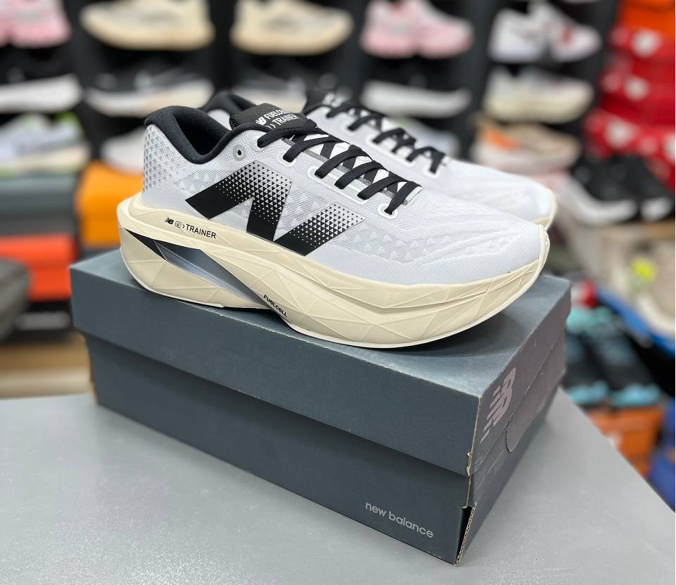 کتونی نیوبالانس الیت مسترکوالیتیNew Balance FuelCell SuperComp Elite v3ساخت ویتنام وارداتی سایز ۴۰ الی۴۵فروش تکی و عمده پایین ترین قیمت بالاترین کیفیت ضمانت اصالت کالا