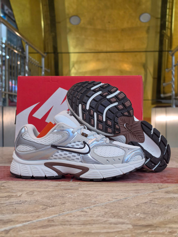 کتونی نایک وی فایو کی مسترکوالیتی Nike v5k run ساخت ویتنام وارداتی سایز۴۰الی45ضمانت کیفیت کالا فروش تکی و عمده